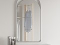 Дизайнерское арочное настенное зеркало Glass Memory Artful  в металлической раме белого цвета